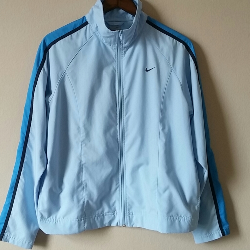 Nike Women's lightweight Jacket Size MED pockets
